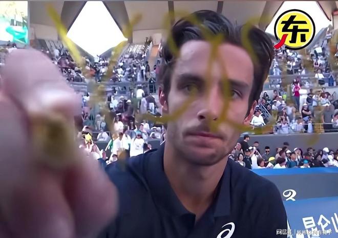 九游游戏-裁判疑点频现，引发球迷热议抢镜