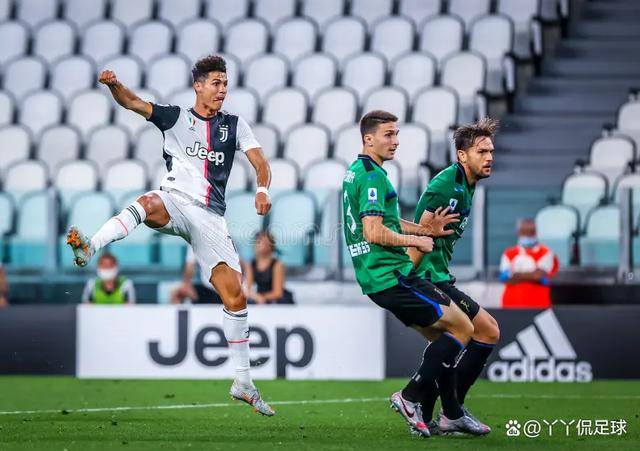 关于尤文图斯1-0惨败：亚特兰大继续占据榜首的信息