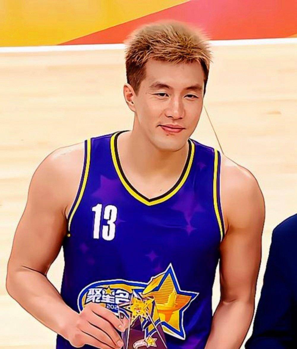 关于亚洲球员获得MVP奖杯，成为焦点人物的信息