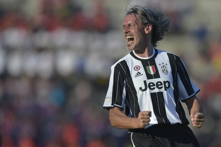 意大利后卫基耶利尼解围稳定，帮助伯恩茅斯提前锁定欧冠出线资格的简单介绍