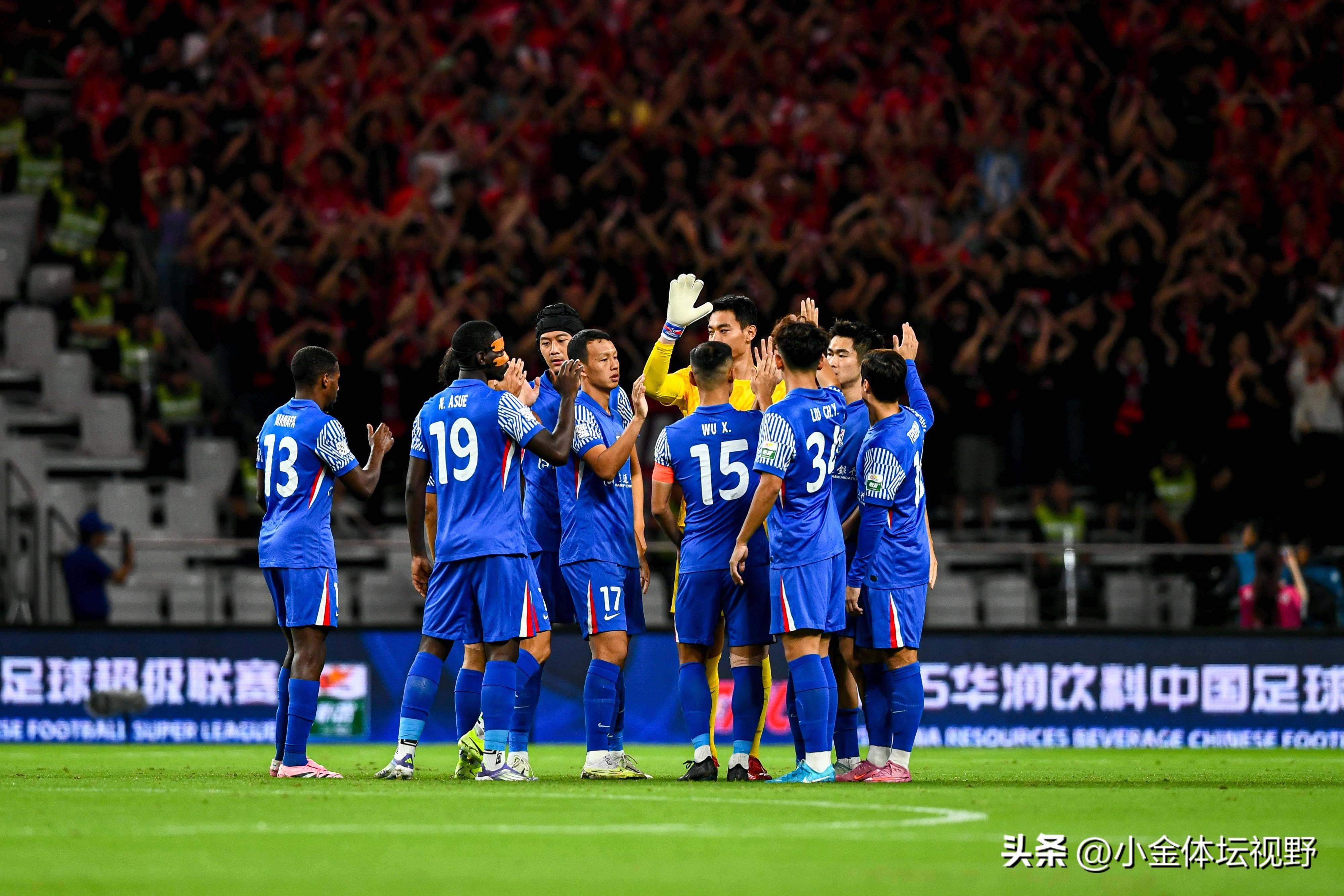 球队在国外联赛中展现团队力量 球队在国外联赛中展现团队力量