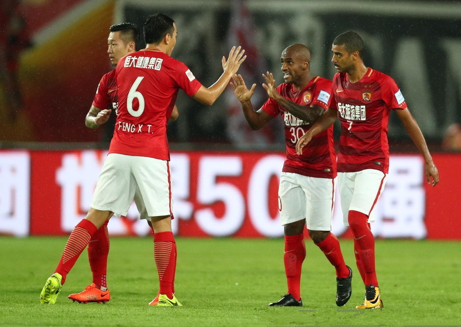 关于梅开二度助攻，火力全开领先晋级的信息