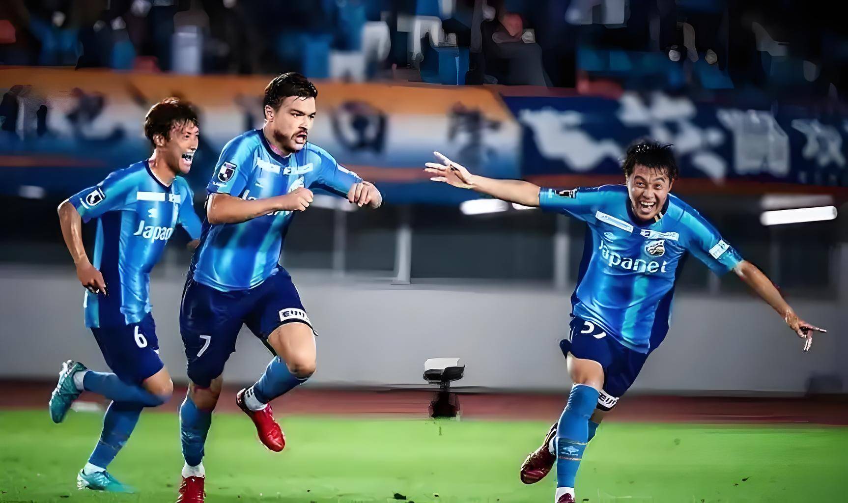 九游APP-关于广岛三箭中场表现引发争议，遭到质疑的信息