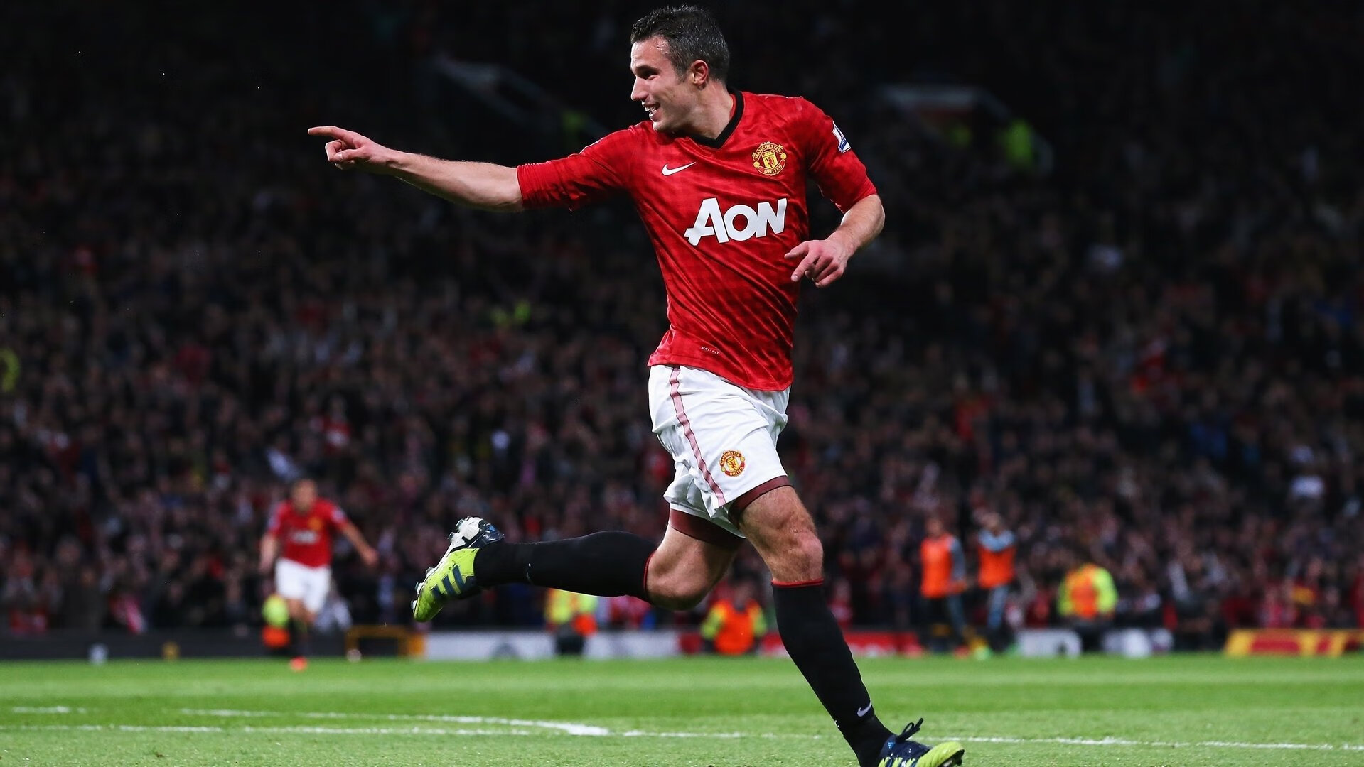 劳塔罗攻防两端统治全场，德国战车轻取马德里竞技的战术启示