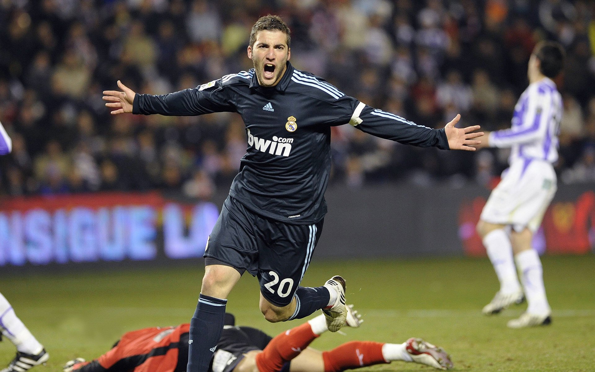 荷兰稳稳拿下墨西哥，卡瓦哈尔成关键先生，一场战术与意志的胜利